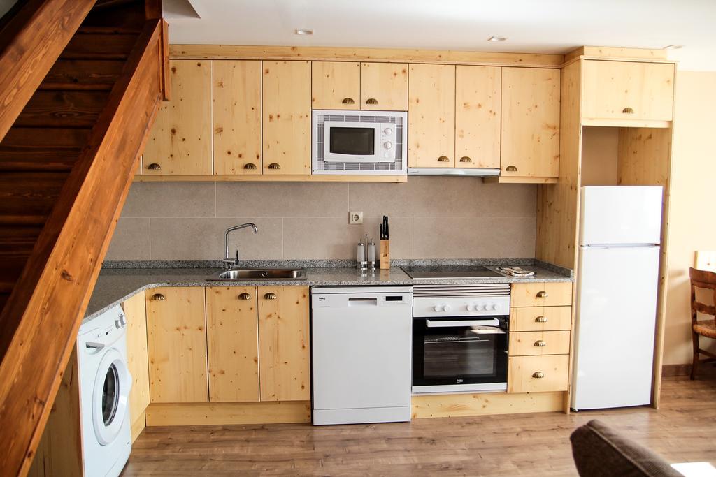 Apartamentos Snoe Mont Romies Salardú Zimmer foto
